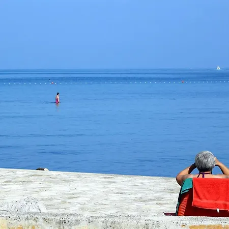 Apartment With A Parking Space - 7063 Umag
