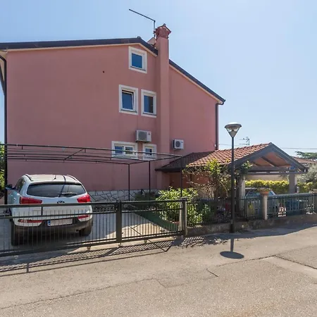 With A Parking Space - 7063 Umag